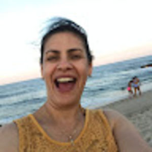 Meet your Posher, Dinia